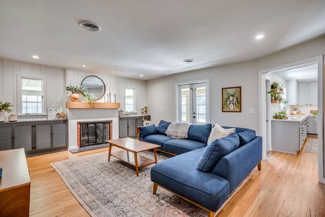 304 S Courtleigh Drive, Wichita, KS 67218