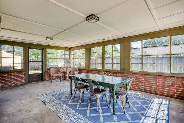 304 S Courtleigh Drive, Wichita, KS 67218