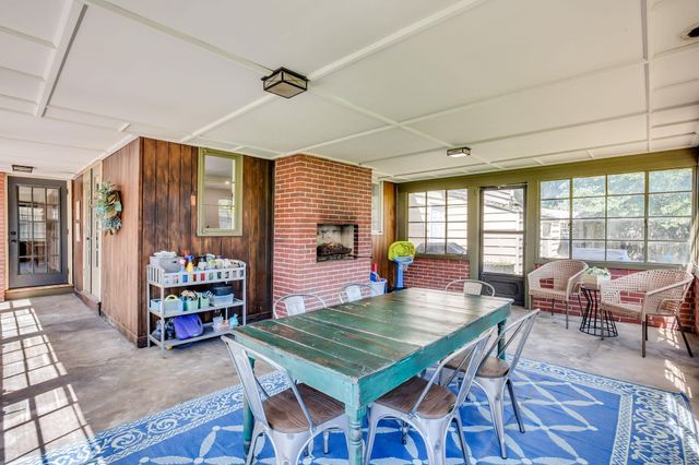 304 S Courtleigh Drive, Wichita, KS 67218