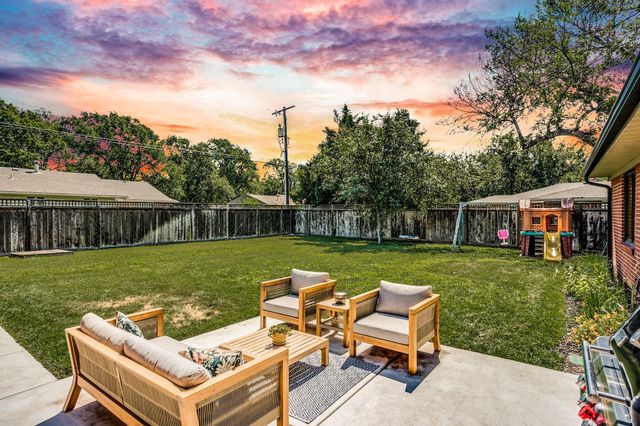 304 S Courtleigh Drive, Wichita, KS 67218