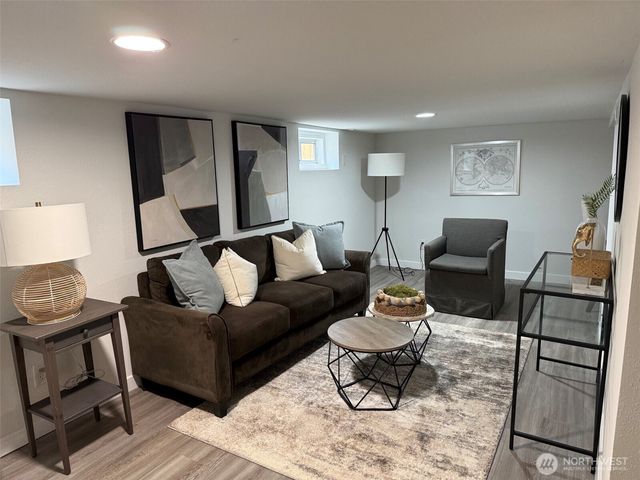 323 SW 108th Street, Seattle, WA 98146