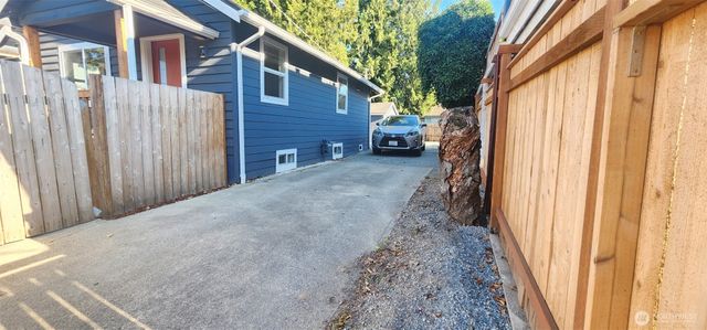323 SW 108th Street, Seattle, WA 98146