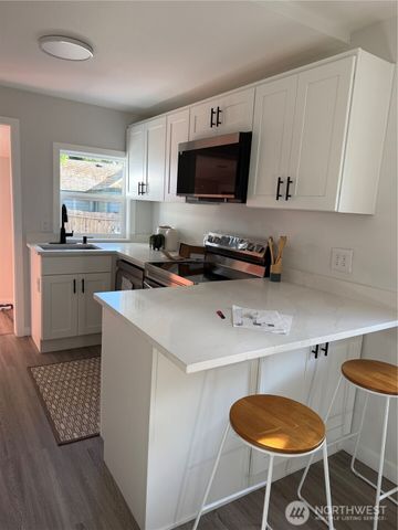 323 SW 108th Street, Seattle, WA 98146
