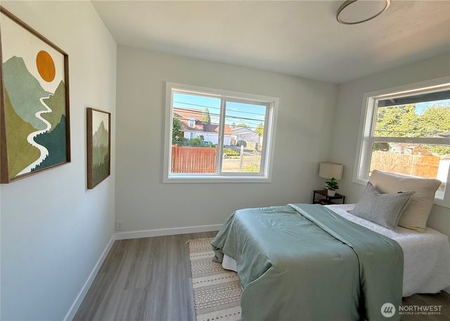 323 SW 108th Street, Seattle, WA 98146