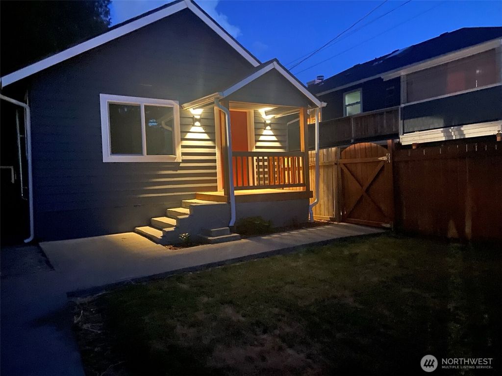 323 SW 108th Street, Seattle, WA 98146