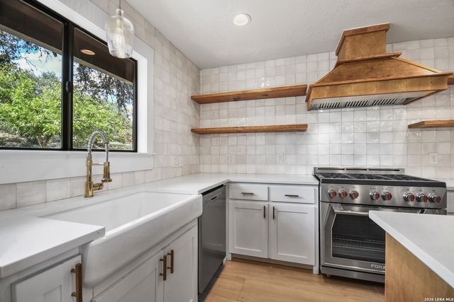 104 Rusty Ln, Boerne, TX 78006