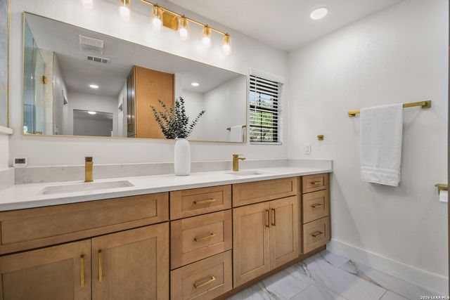 104 Rusty Ln, Boerne, TX 78006