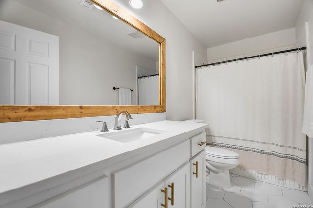 104 Rusty Ln, Boerne, TX 78006