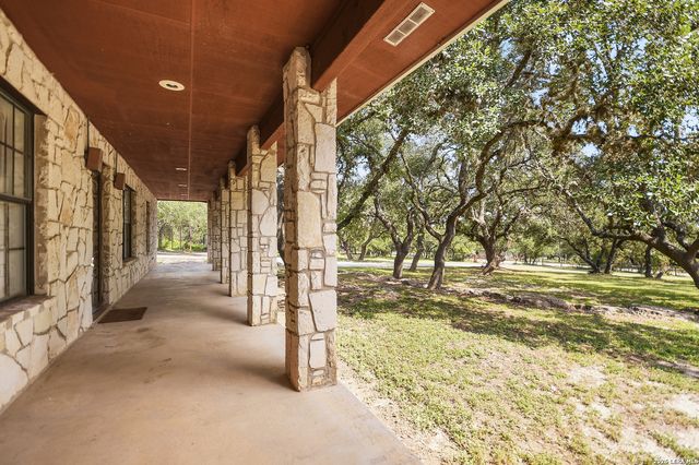 104 Rusty Ln, Boerne, TX 78006