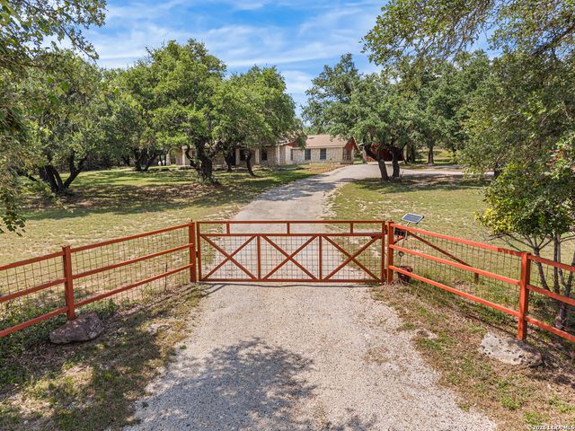 104 Rusty Ln, Boerne, TX 78006