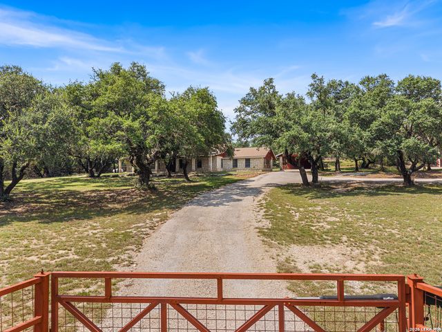 104 Rusty Ln, Boerne, TX 78006