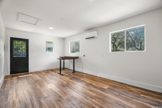 104 Rusty Ln, Boerne, TX 78006