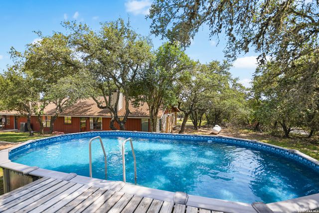 104 Rusty Ln, Boerne, TX 78006