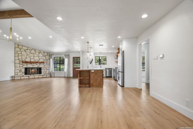 104 Rusty Ln, Boerne, TX 78006