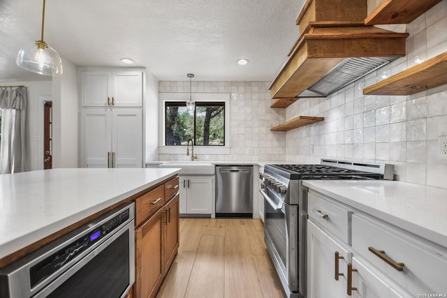 104 Rusty Ln, Boerne, TX 78006