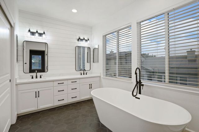 10816 Merritt Dr, Stockton, CA 95219