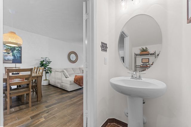 4222 N Dixie Highway 82, Oakland Park, FL 33334