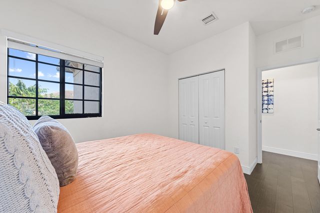 4222 N Dixie Highway 82, Oakland Park, FL 33334