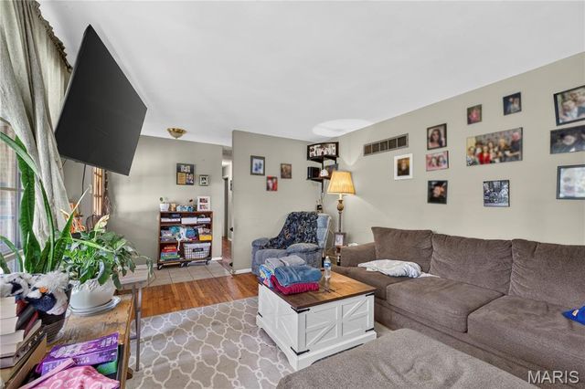 10500 Toelle Lane, St Louis, MO 63137