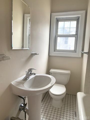 207 Woodbridge Avenue A, Metuchen, NJ 08840