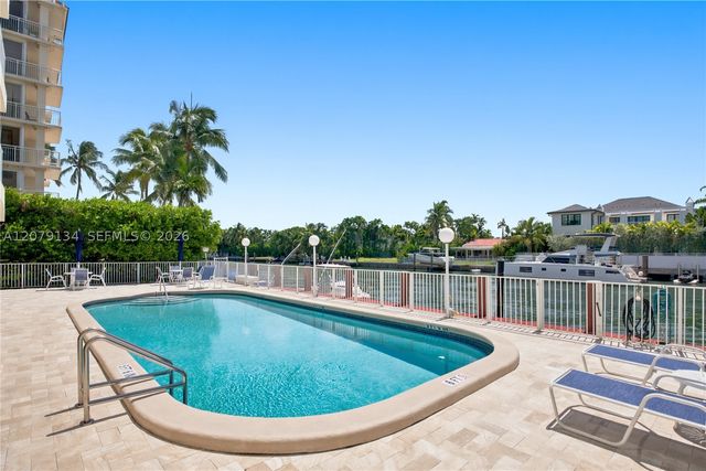10180 W Bay Harbor Dr 3A, Bay Harbor Islands, FL 33154