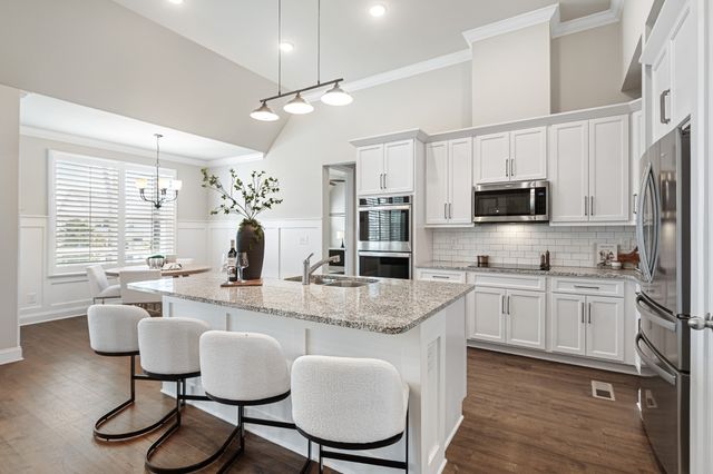 6449 Desmond Ave, Murfreesboro, TN 37128