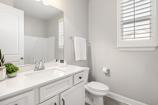 6449 Desmond Ave, Murfreesboro, TN 37128