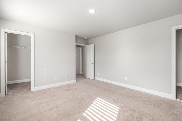 6449 Desmond Ave, Murfreesboro, TN 37128