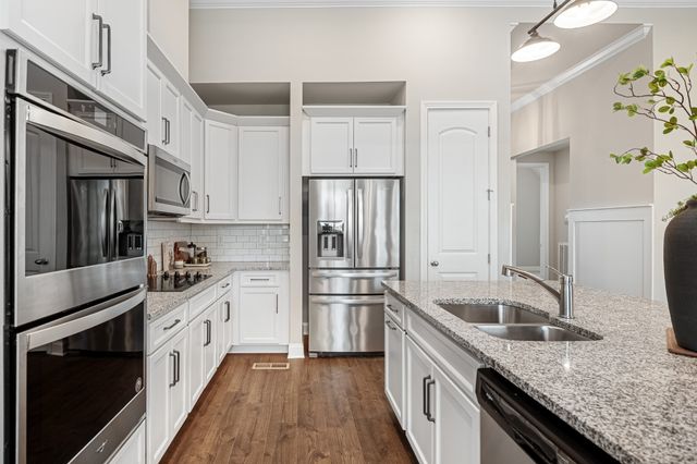 6449 Desmond Ave, Murfreesboro, TN 37128