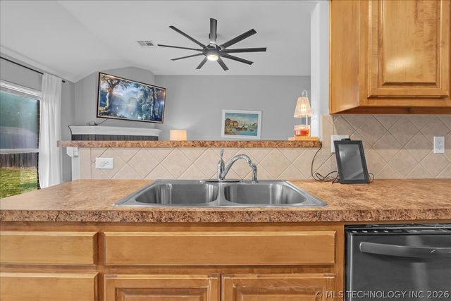 26530 Foxen Drive, Claremore, OK 74019