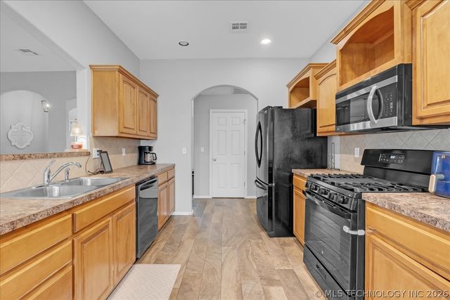 26530 Foxen Drive, Claremore, OK 74019