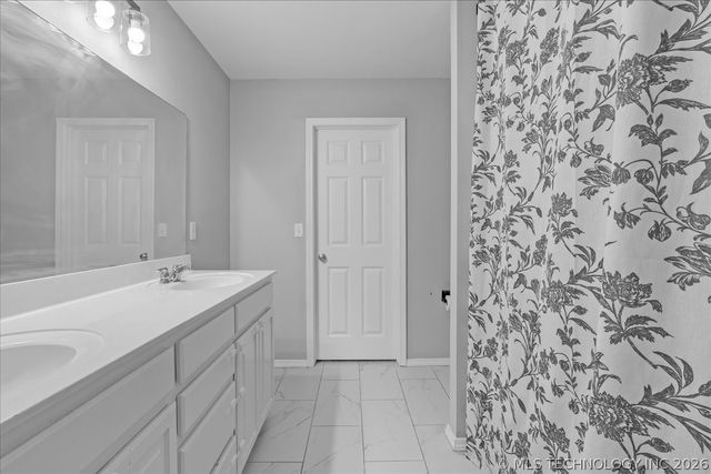 26530 Foxen Drive, Claremore, OK 74019