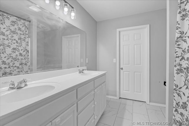 26530 Foxen Drive, Claremore, OK 74019