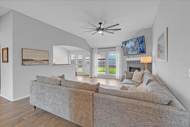 26530 Foxen Drive, Claremore, OK 74019