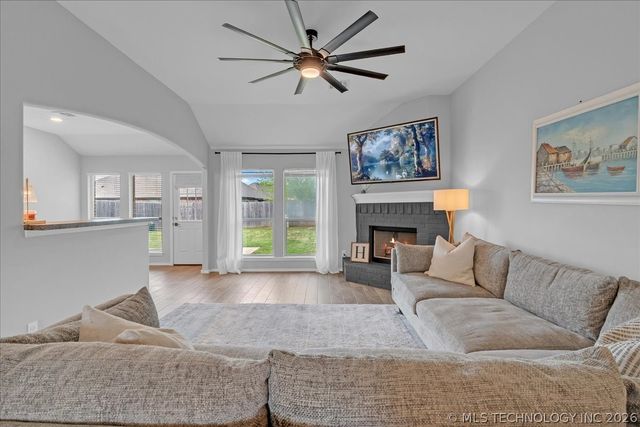 26530 Foxen Drive, Claremore, OK 74019