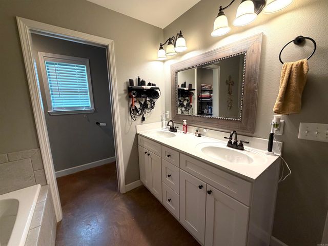804 laurel Court, Searcy, AR 72143
