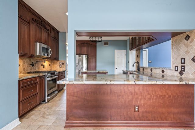 2502 Sea Horse Court, Seabrook, TX 77586
