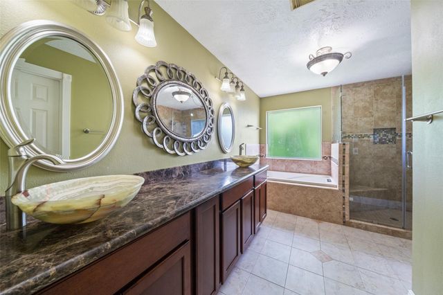 2502 Sea Horse Court, Seabrook, TX 77586