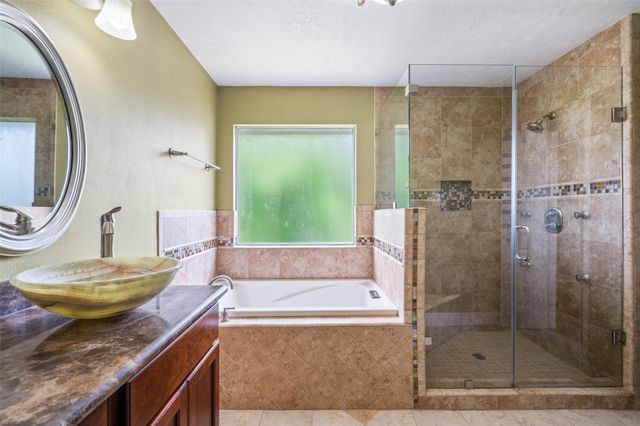 2502 Sea Horse Court, Seabrook, TX 77586