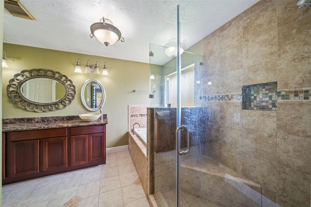 2502 Sea Horse Court, Seabrook, TX 77586