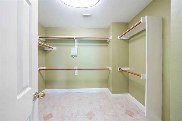 2502 Sea Horse Court, Seabrook, TX 77586