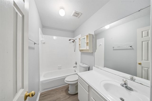 2502 Sea Horse Court, Seabrook, TX 77586