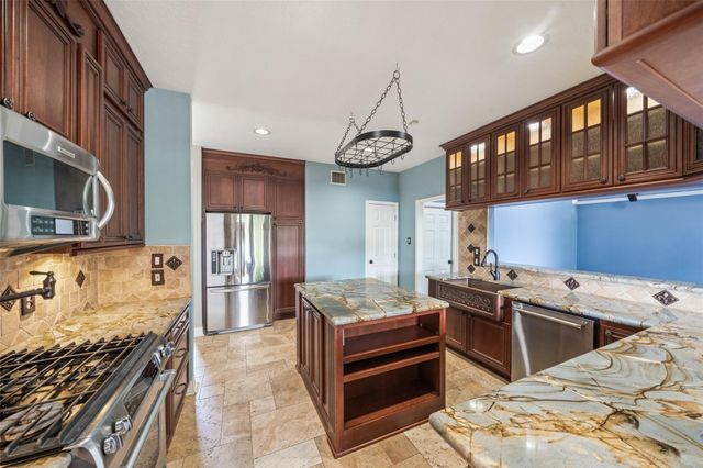 2502 Sea Horse Court, Seabrook, TX 77586