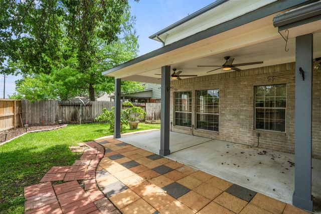 2502 Sea Horse Court, Seabrook, TX 77586