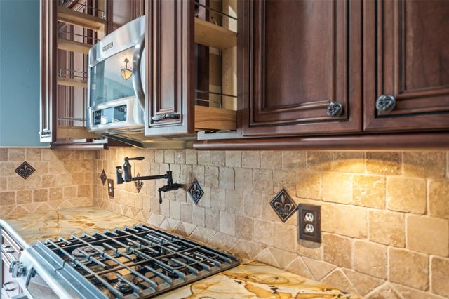 2502 Sea Horse Court, Seabrook, TX 77586