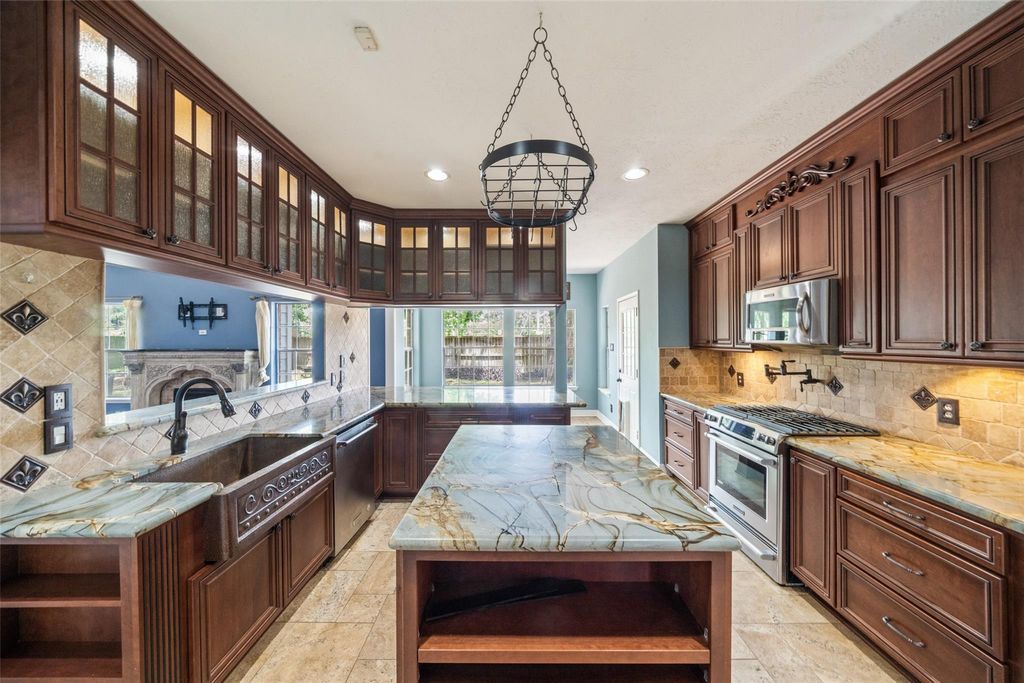2502 Sea Horse Court, Seabrook, TX 77586