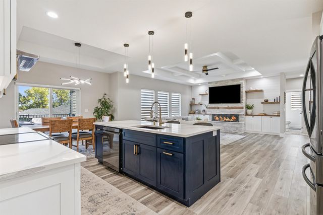 122 Kestrel Circle, Waterloo, IA 50701