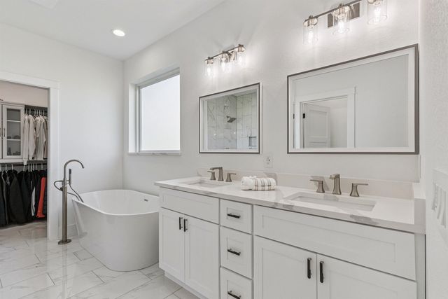 122 Kestrel Circle, Waterloo, IA 50701