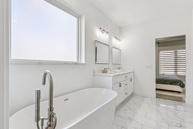 122 Kestrel Circle, Waterloo, IA 50701