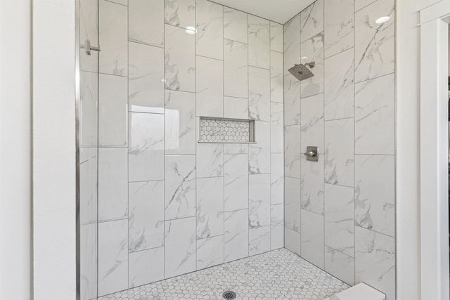 122 Kestrel Circle, Waterloo, IA 50701